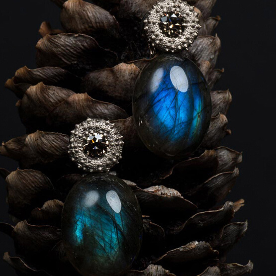 Seeigel-Ohrringe mit braunen Brillanten