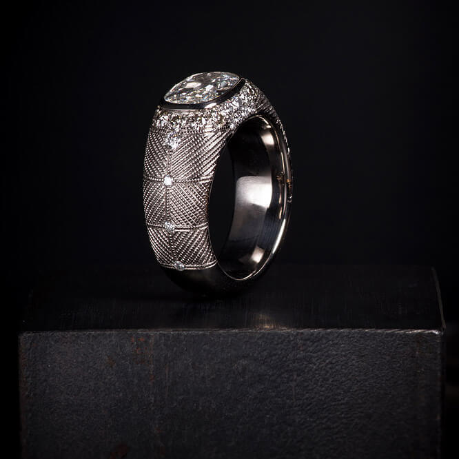 altschliff-diamantring-kissenschliff-weissgold